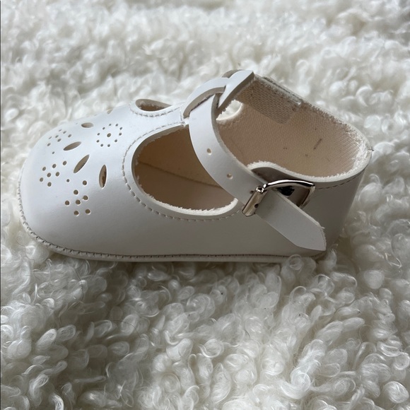 Vintage White Baby Shoes with Cutout Design - Picture 7 of 16